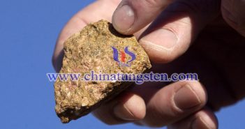 聯(lián)合執(zhí)法隊(duì)搗毀非法開採稀土礦點(diǎn) 稀土礦圖片
