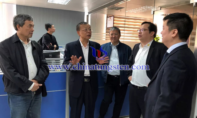 與會(huì)代表到東莞市數(shù)控刀具行業(yè)協(xié)會(huì)座談交流，并參觀國(guó)家模具產(chǎn)品質(zhì)量監(jiān)督檢驗(yàn)中心