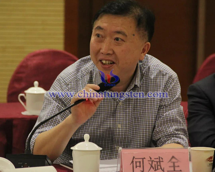 中國鎢業(yè)協(xié)會主席團主席，湖南柿竹園有色金屬有限責任公司黨委書記、總經(jīng)理何斌全